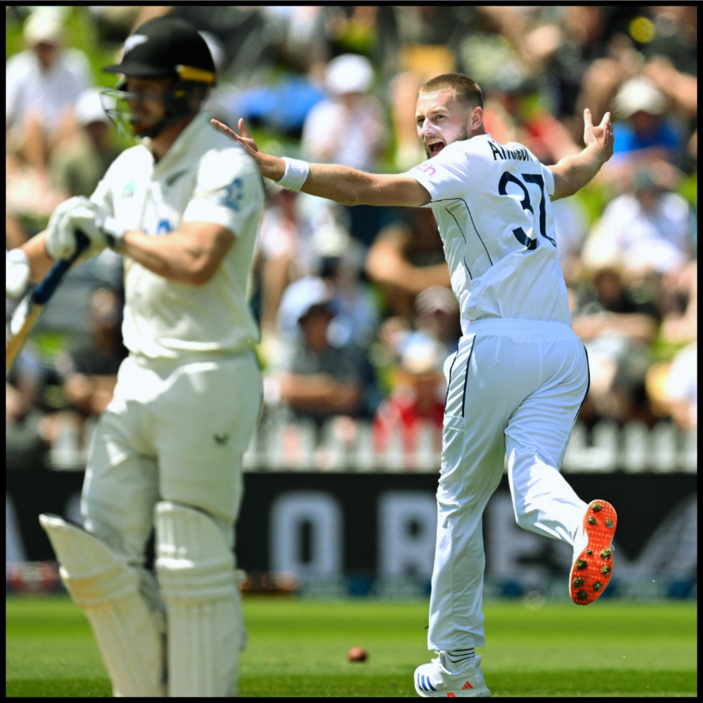 New Zealand VS England : न्यूज़ीलैण्ड के सामने सीरीज हार का खतरा, दूसरे टेस्ट में इंग्लैंड ने ले ली 533 रन की बढ़त | गस एटकिंसन विकेट की ख़ुशी मनाते हुए